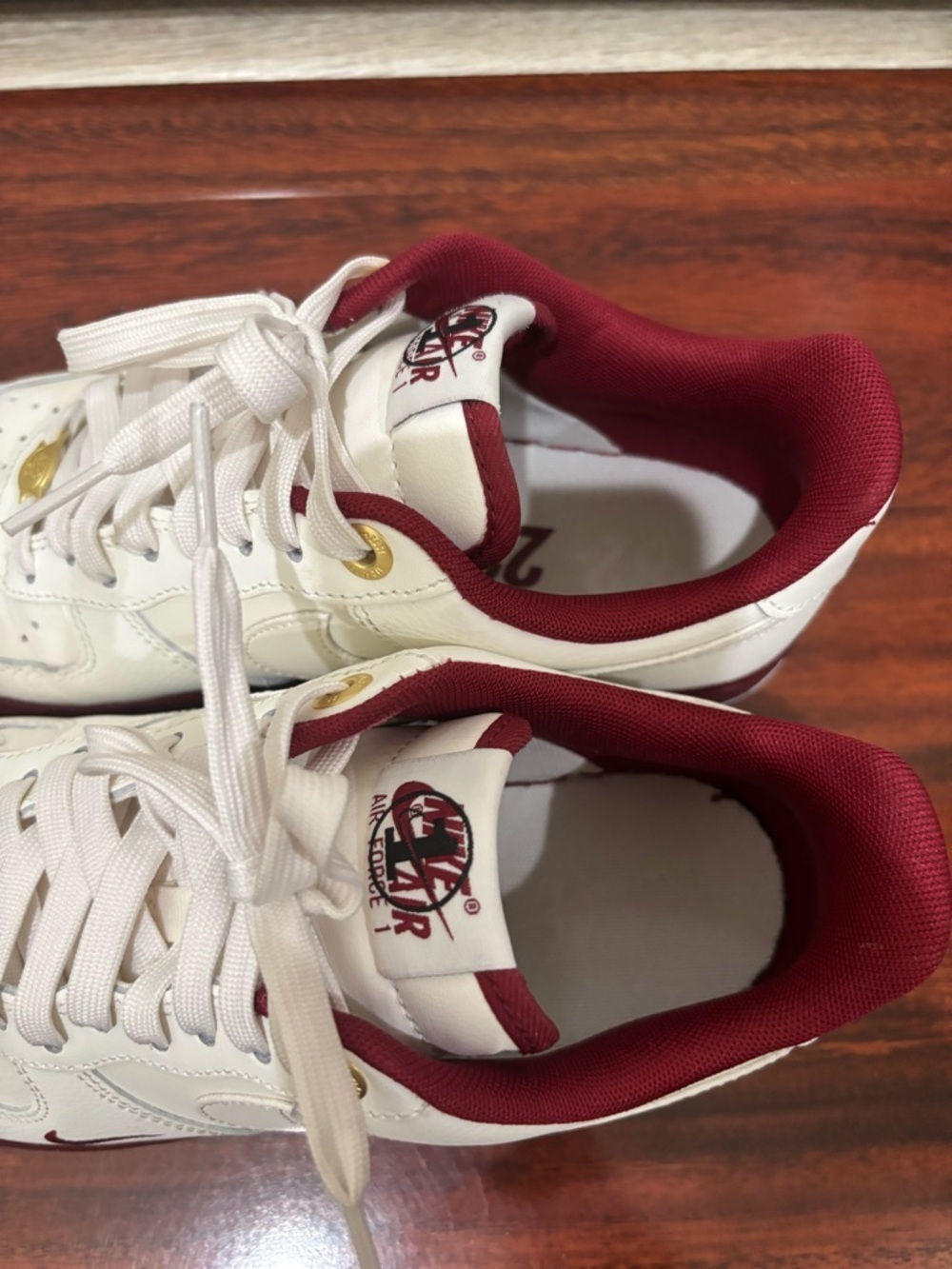 Nike White and Burgundy Low-Top Sneakers Air Force 1 - Picture 6 of 8